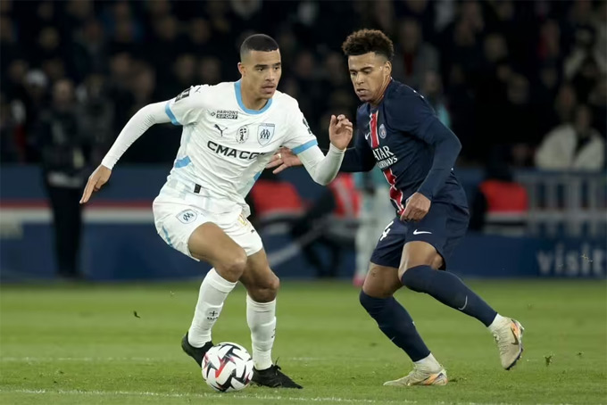 Greenwood chỉ vào sân từ ghế dự bị ở trận thua PSG