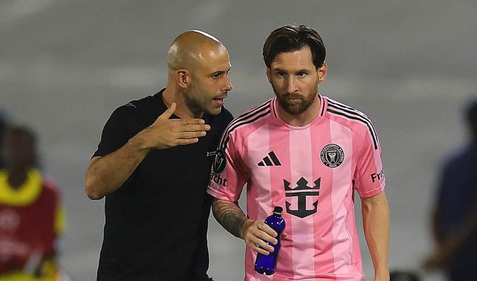 Mascherano đang sử dụng Messi hết sức cẩn thận