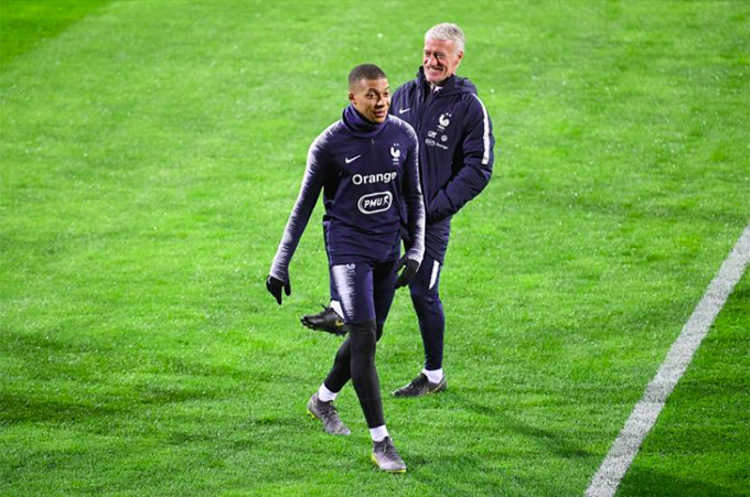 Mbappe rất vui khi tái ngộ HLV Deschamps cùng ĐT Pháp