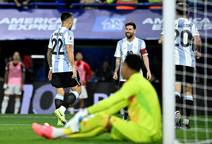 Hàng công Argentina gặp khó khi cả Lautaro lẫn Messi đều vắng mặt