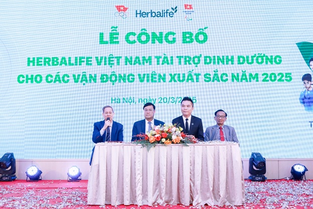 Đại diện Tổng Cục Thể Dục Thể Thao, Uỷ Ban Olymlic, Uỷ Ban Paralympic Việt Nam và đại diện Herbalife trong buổi Lễ Ký Kết.