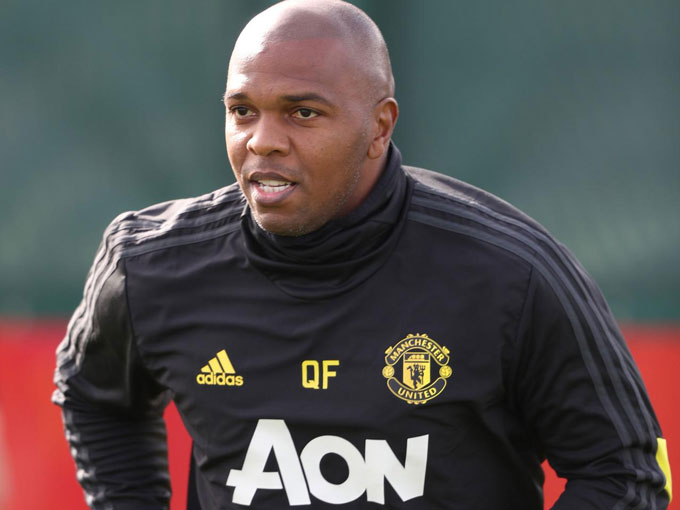 Quinton Fortune suýt rũ tù