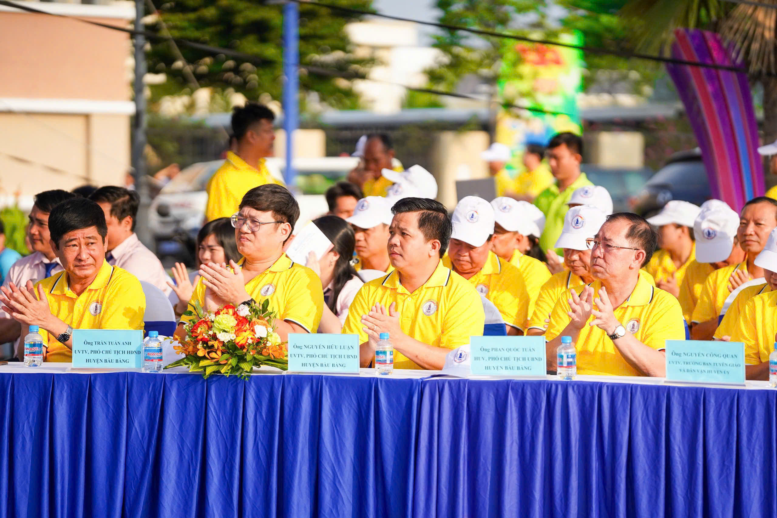 Đông đảo đại biểu tham dự Lễ phát động Ngày chạy Olympic vì sức khỏe toàn dân tỉnh Bình Dương và Giải Việt dã huyện Bàu Bàng mở rộng năm 2025