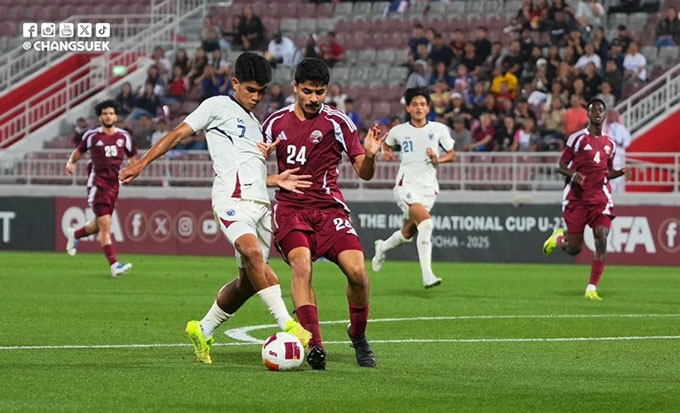 U22 Thái Lan (áo trắng) chịu trận thua thứ 2 liên tiếp ở Doha Cup 2025. (Ảnh: FAT)