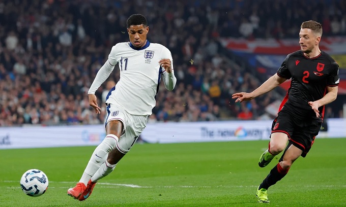 Rashford có những bước di chuyển rất trực diện