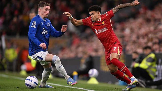 Liverpool chỉ cần 4 chiến thắng nữa để soán ngôi Man City