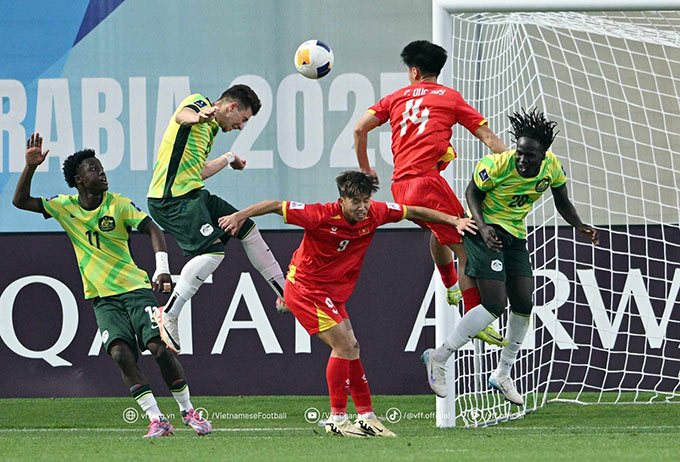 U17 Việt Nam gồng mình chống U17 Australia - Ảnh: VFF 