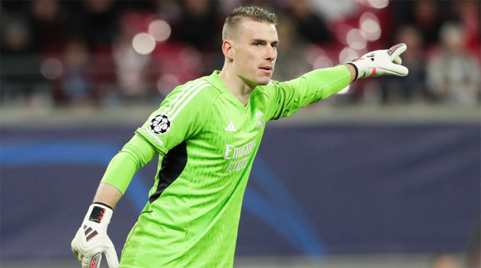 Real mất Lunin 4 tuần