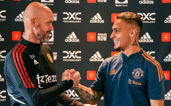 Ten Hag chào đón Antony ở hè 2022