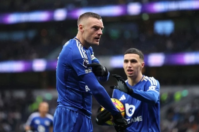 27 tuổi, Vardy mới đá trận ra mắt ở Premier League