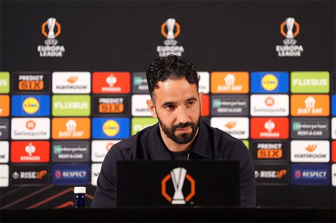 HLV Amorim thừa nhận vô địch Europa League không giải quyết được vấn đề của MU