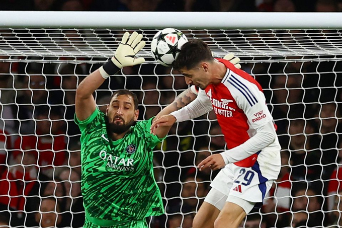 Sai lầm trong tranh chấp bóng bổng của Donnarumma giúp Havertz ghi bàn