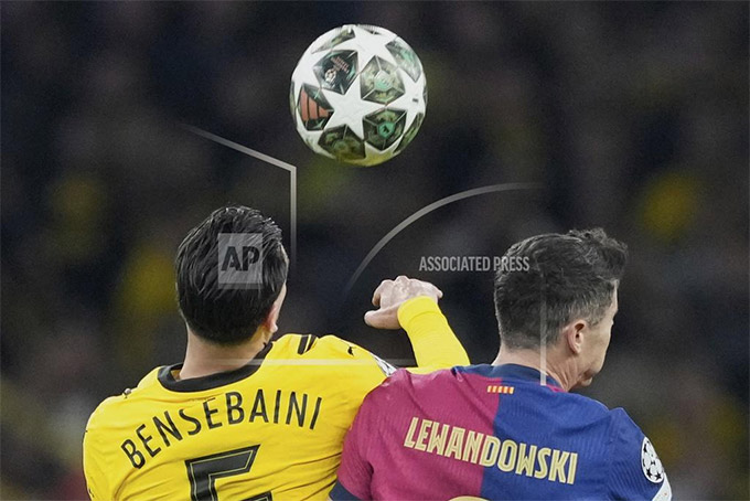 Khả năng không chiến và hỗ trợ chống bóng chết của Lewy là lợi thế lớn cho Barca