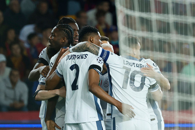 Khán giả còn chưa ngồi ấm chỗ, Thuram đã xuyên thủng lưới Barca