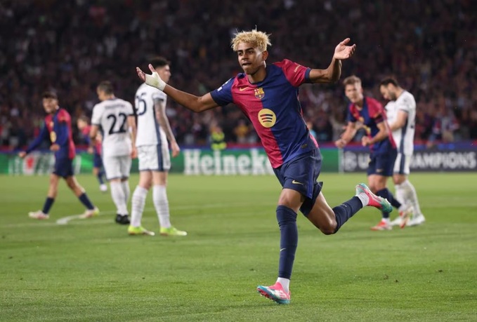 Lamine Yamal xứng danh "Messi đệ nhị"