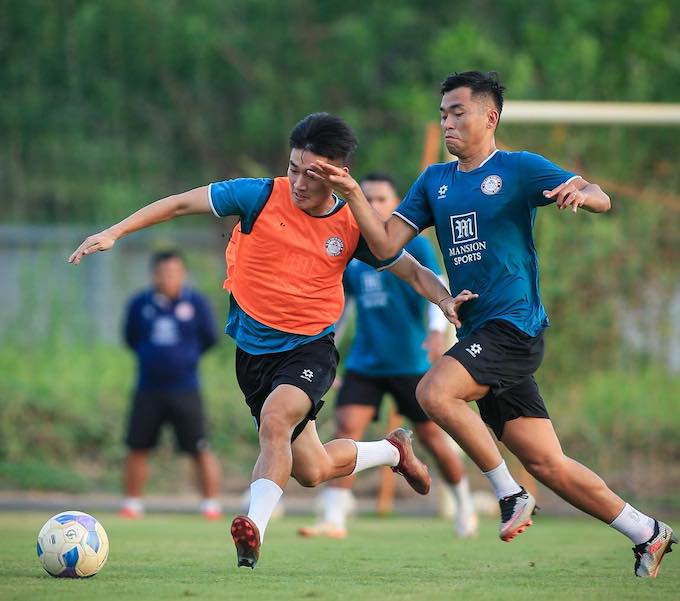 CLB TP.HCM tập luyện chuẩn bị cho chuyến làm khách tại Thanh Hoá - Ảnh: Cao Toàn 