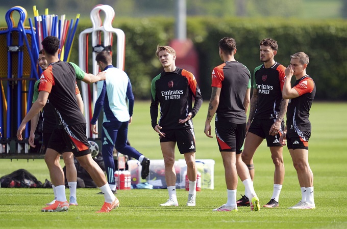 Odegaard không kết nối tốt với các đồng đội