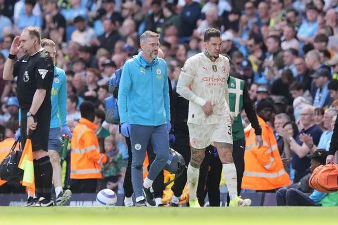 Thủ thành Ederson có thể ra sân trở lại