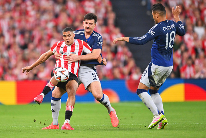  Harry Maguire phòng ngự