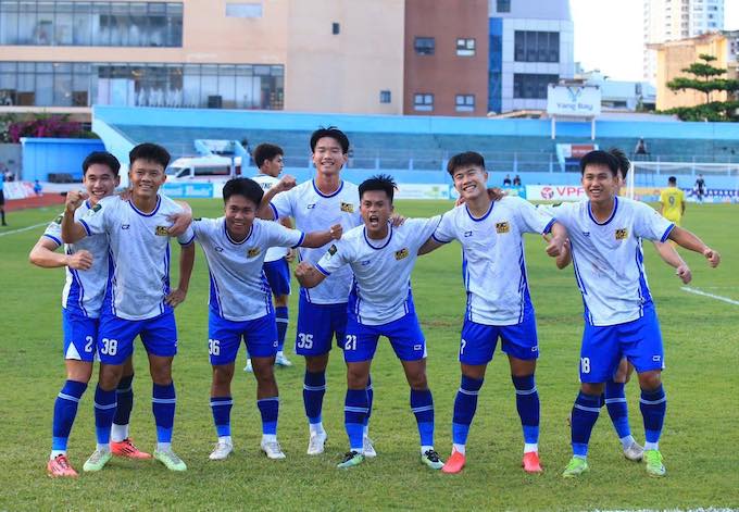Các cầu thủ Huế đang rất quyết tâm cho trận đấu trên sân nhà. Ảnh: CTV