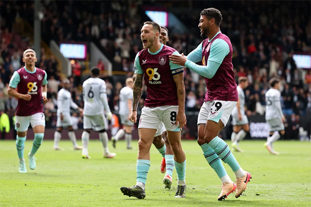 Burnley xứng danh "kẻ về nhì vĩ đại"