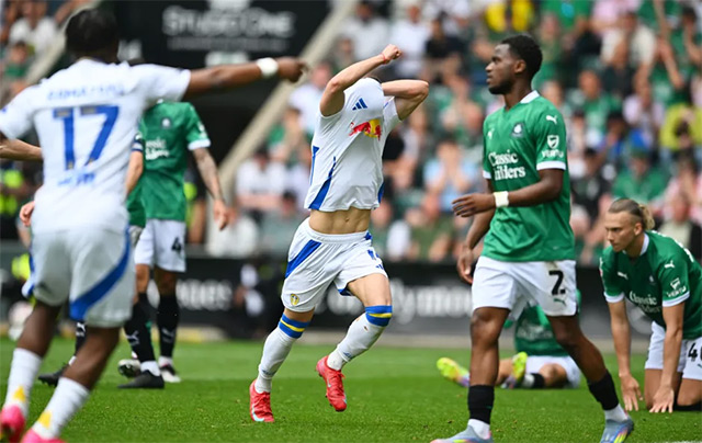 Leeds vô địch Championship theo cách không thể kịch tính hơn