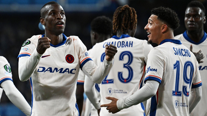 Chelsea mua hết người này đến người kia song vẫn chẳng đâu vào đâu