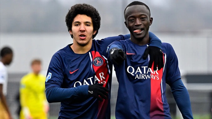 Sangare (phải) được kỳ vọng sẽ dẫn dắt hàng công Man City trong tương lai