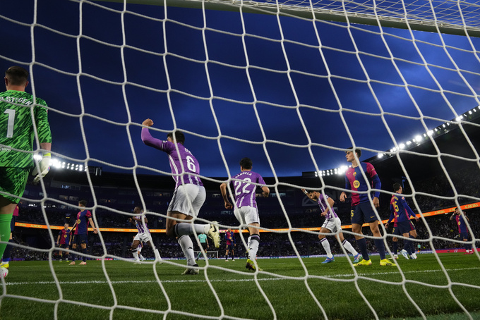 Tình huống lưới của Barca bị rung lên ở phút thứ 6