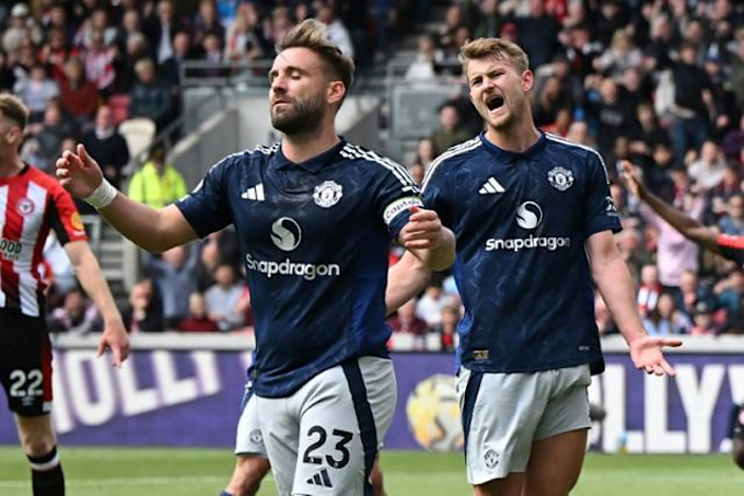 Cả Shaw và De Ligt đều chấn thương ở trận thua Brentford