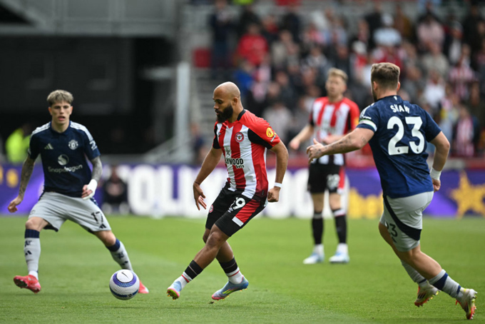 Mbeumo vừa cùng Brentford đánh bại MU với tỷ số 4-3