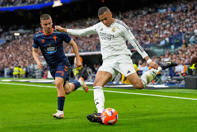 Khi Lewy dưỡng thương, Mbappe đã kịp thu hẹp khoảng cách xuống còn 1 bàn