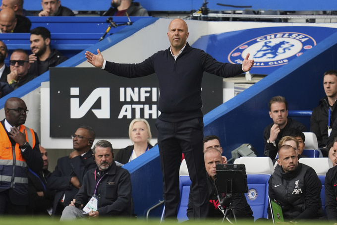 HLV Arne Slot tỏ thái độ ngán ngẩm với chất lượng băng ghế dự bị của Liverpool ở trận thua Chelsea 1-3