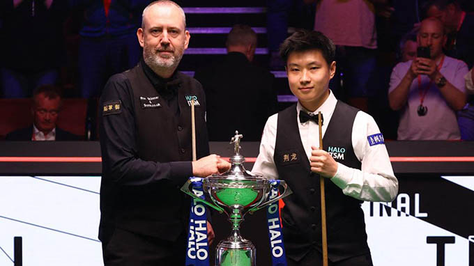 Zhao Xintong đánh bại huyền thoại Mark Williams
