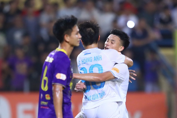 Nam Định thắng thuyết phục trước Hà Nội. Ảnh: Đức Cường 