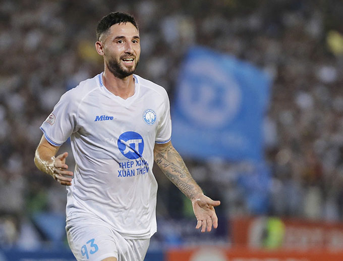Kevin Phạm Ba bước đầu tạo dấu ấn ở V.League - Ảnh: Minh Tuấn 