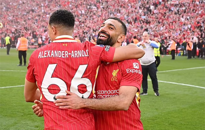 Salah vừa gửi thông điệp chia tay đặc biệt với Alexander-Arnold