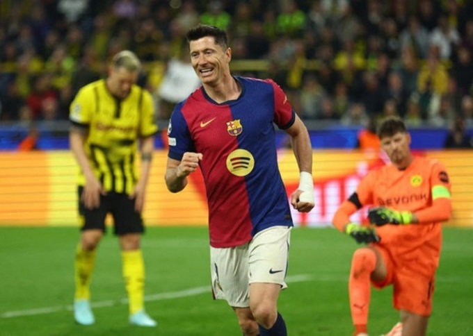 Robert Lewandowski đã ghi 11 bàn thắng ở Champions League mùa này