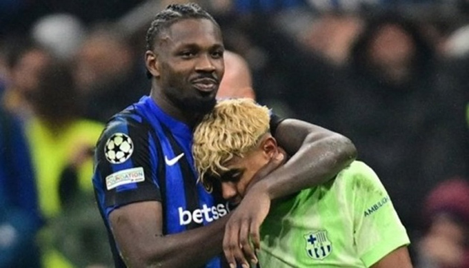 Thuram an ủi Yamal sau trận đấu giữa Inter Milan vs Barca