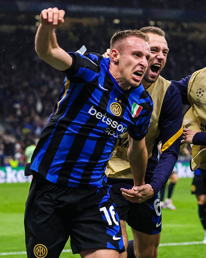 Frattesi ghi bàn giúp Inter đánh bại Barca 