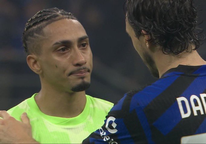 Raphinha khóc khi Barca thua Inter