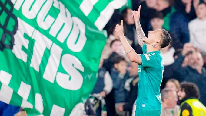 Betis đã biến Antony từ món hàng hớ của MU trờ lại thành ngôi sao hàng đầu.