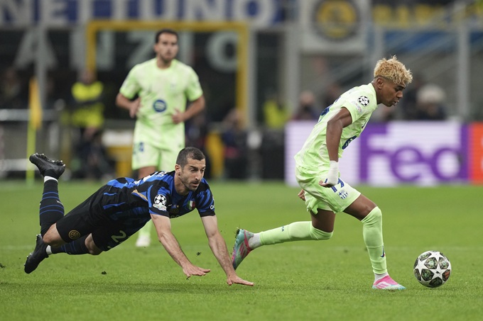 Yamal dễ dàng vượt qua Mkhitaryan