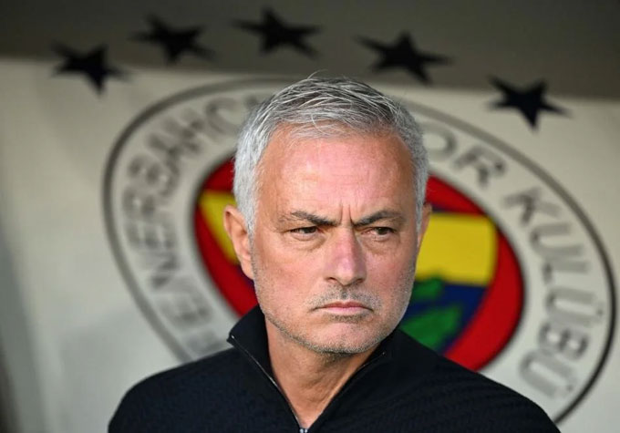 Mourinho đối mặt tương lai bất định