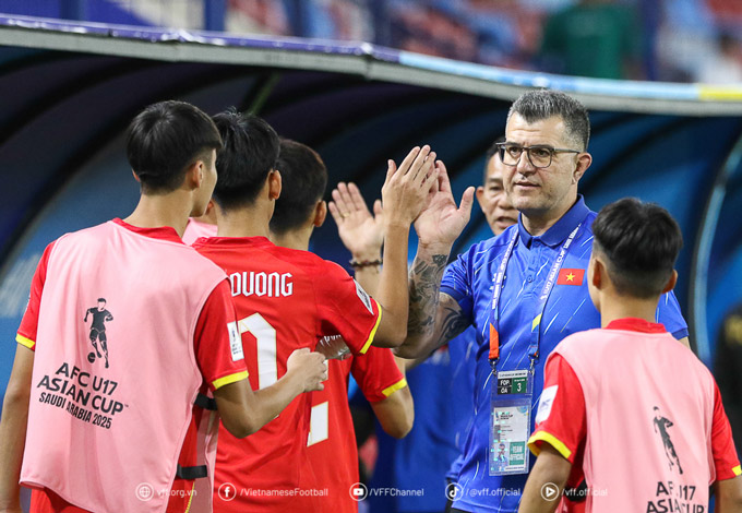 HLV trưởng đội tuyển U16 Việt Nam, Cristiano Roland 