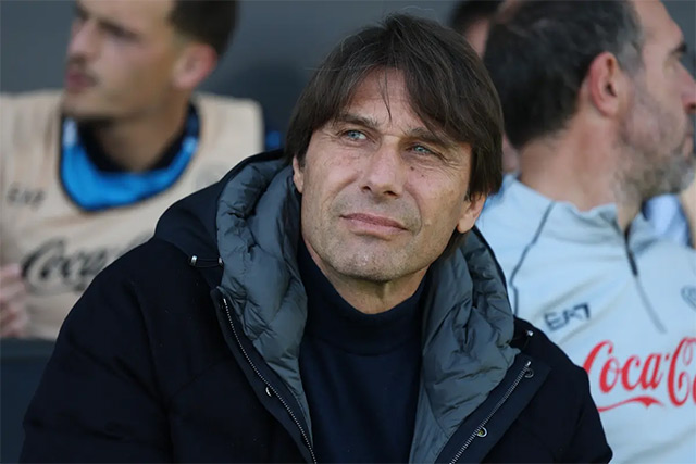HLV Conte đang giúp Napoli chiếm lợi thế trong cuộc chiến giành Scudetto