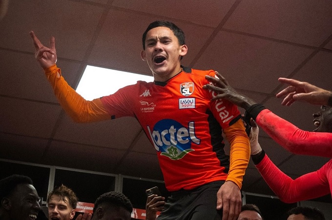 Faurand-Tournaire trong màu áo đội trẻ Brest