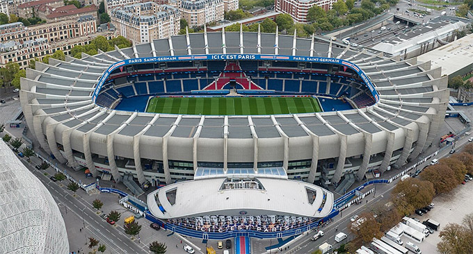 Tranh chấp quanh sân Parc des Princes đang làm mối quan hệ giữa PSG và chính quyền thành phố Paris căng thẳng