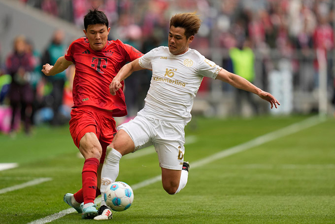 Dù vẫn ra sân đều trong màu áo Mainz