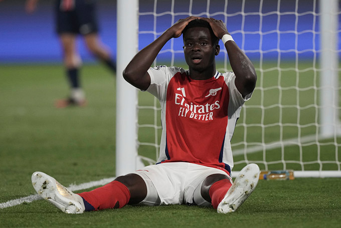 Trông chờ quá nhiều vào Saka vừa trở lại sau chấn thương khiến Arsenal phải trả giá đắt